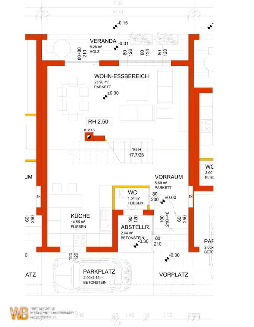 Grundriss des Erdgeschosses mit Wohn-Essbereich, Küche, WC und Veranda.