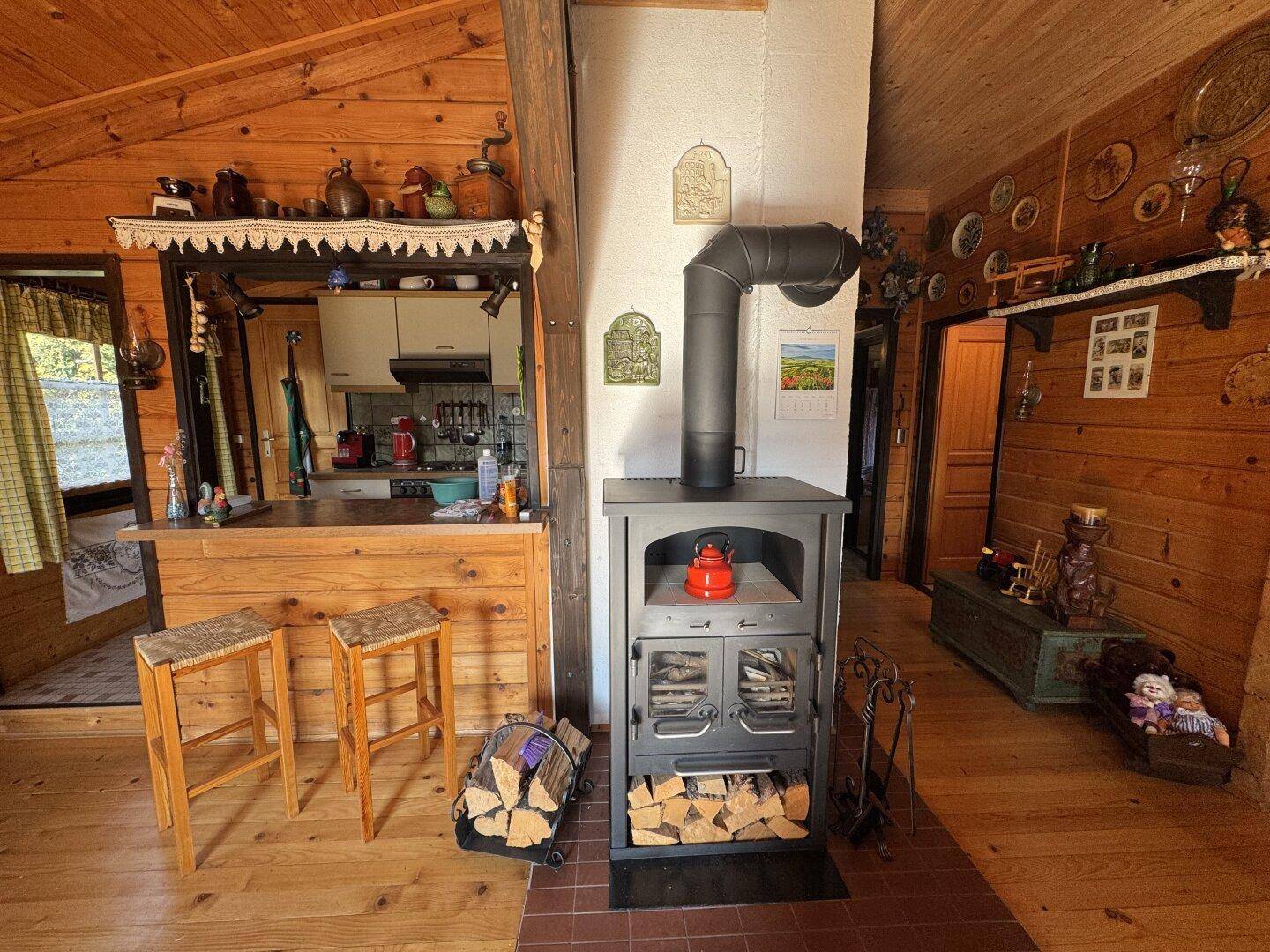 Sonniges Blockhaus mit Pool, Balkon &amp; Gartenidylle in Sollenau - Mehr