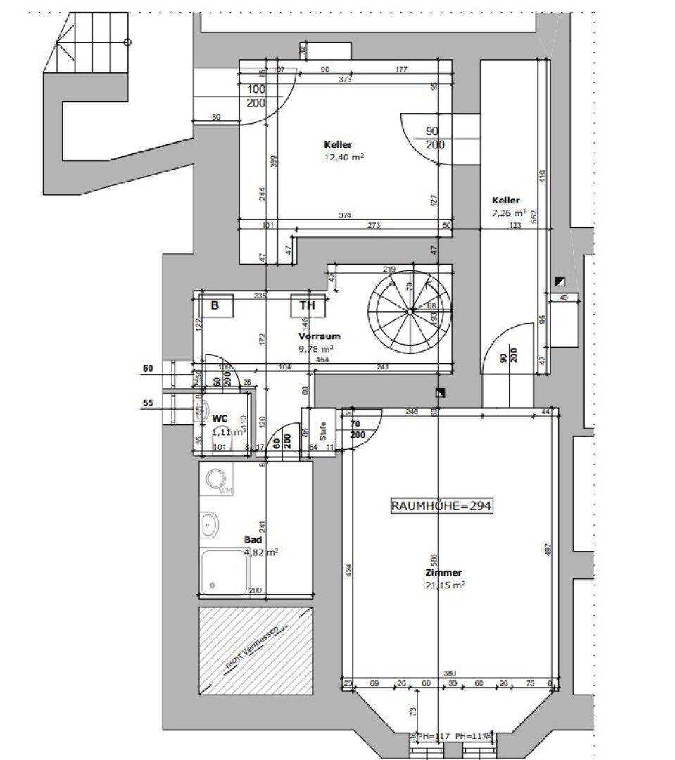Grundriss des Untergeschosses mit Kellerräumen, Bad, WC und einem weiteren Zimmer.