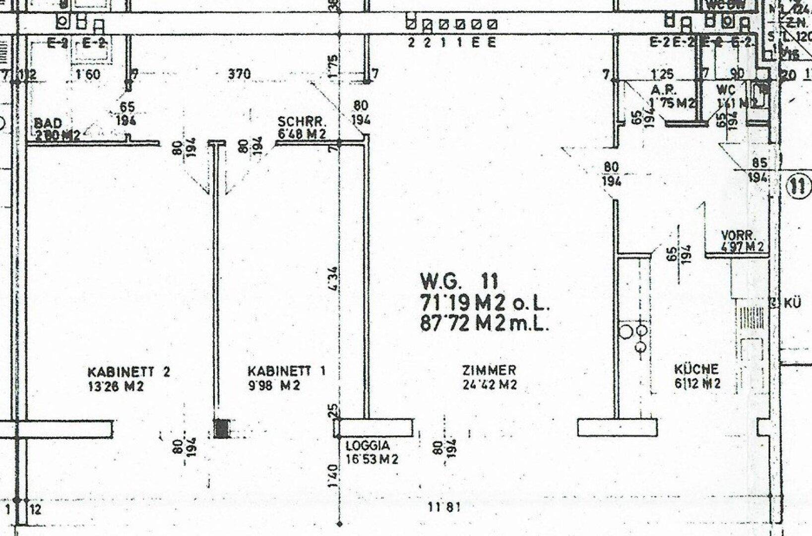Detaillierter Grundriss einer Wohnung mit Zimmern, Loggia und Bad, inklusive Flächenangaben.