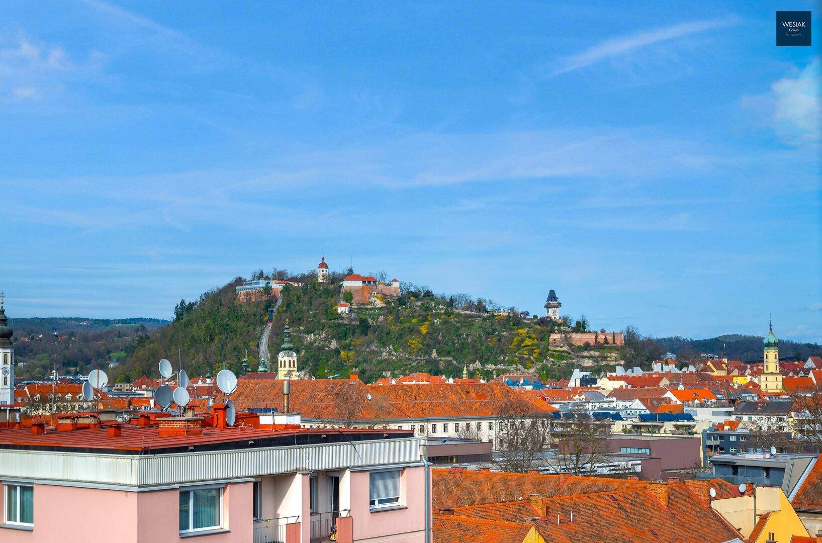 Schloßbergblick aus dem Balkon und dem Fenster