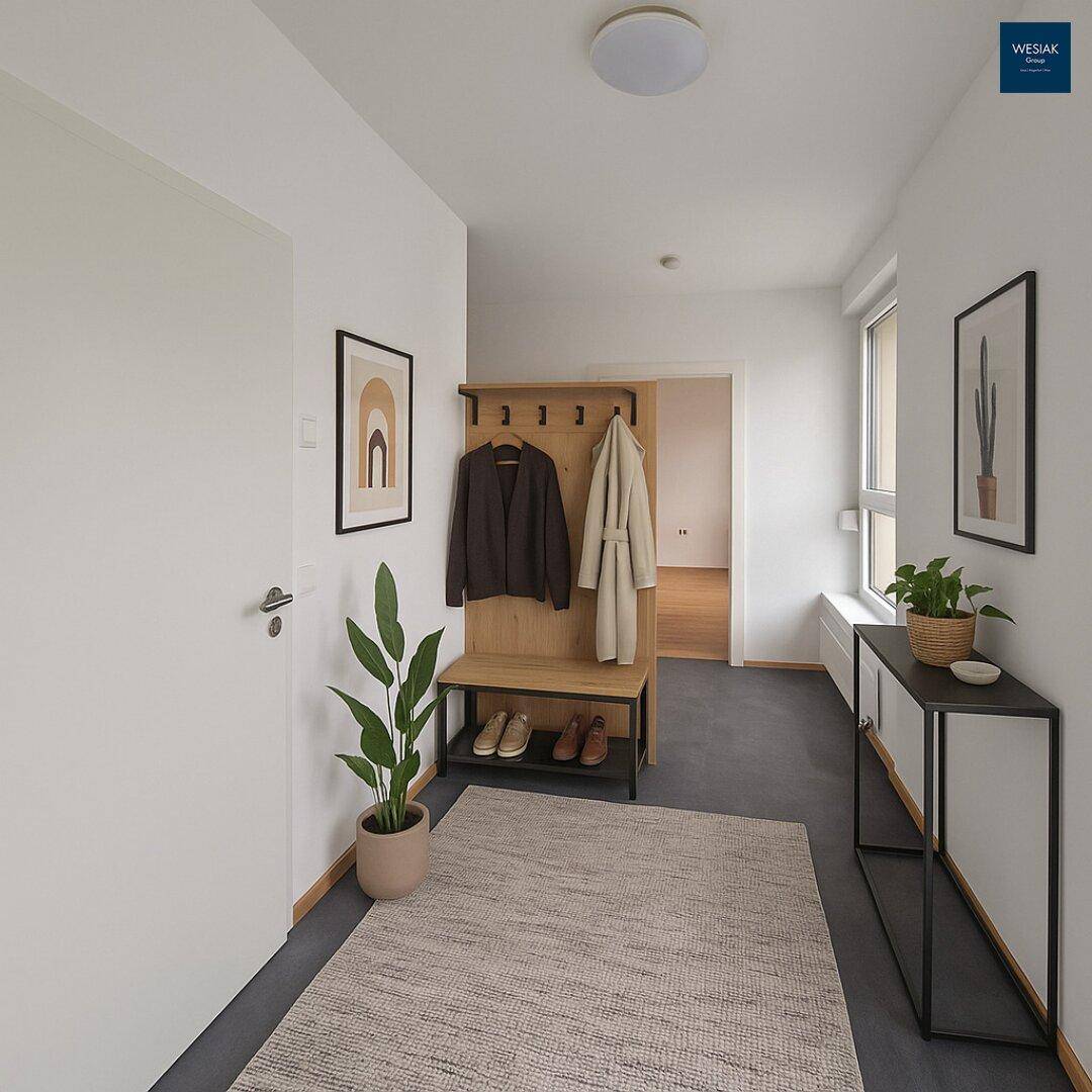 Heller Eingangsbereich mit Garderobe, Teppichboden und einem Fenster für natürliches Licht.