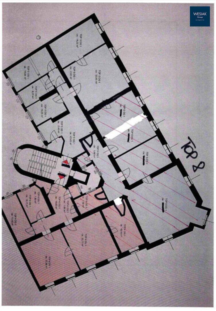 Grundrissplan einer Etage mit mehreren Räumen und einem zentralen Treppenhaus, detailliert dargestellt.