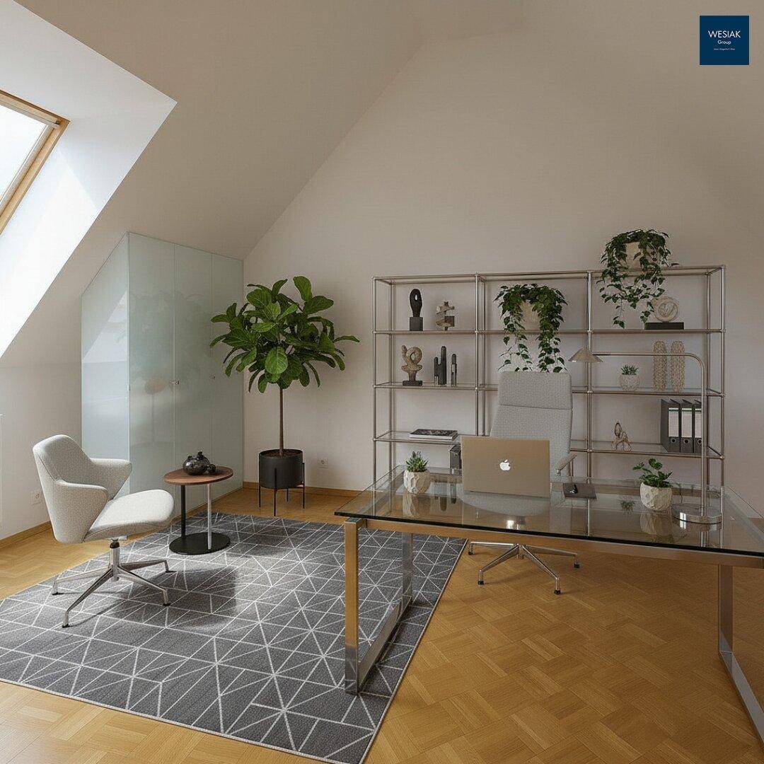Helles Büro im Dachgeschoss mit Glas-Schreibtisch, Regal und großem Oberlichtfenster.