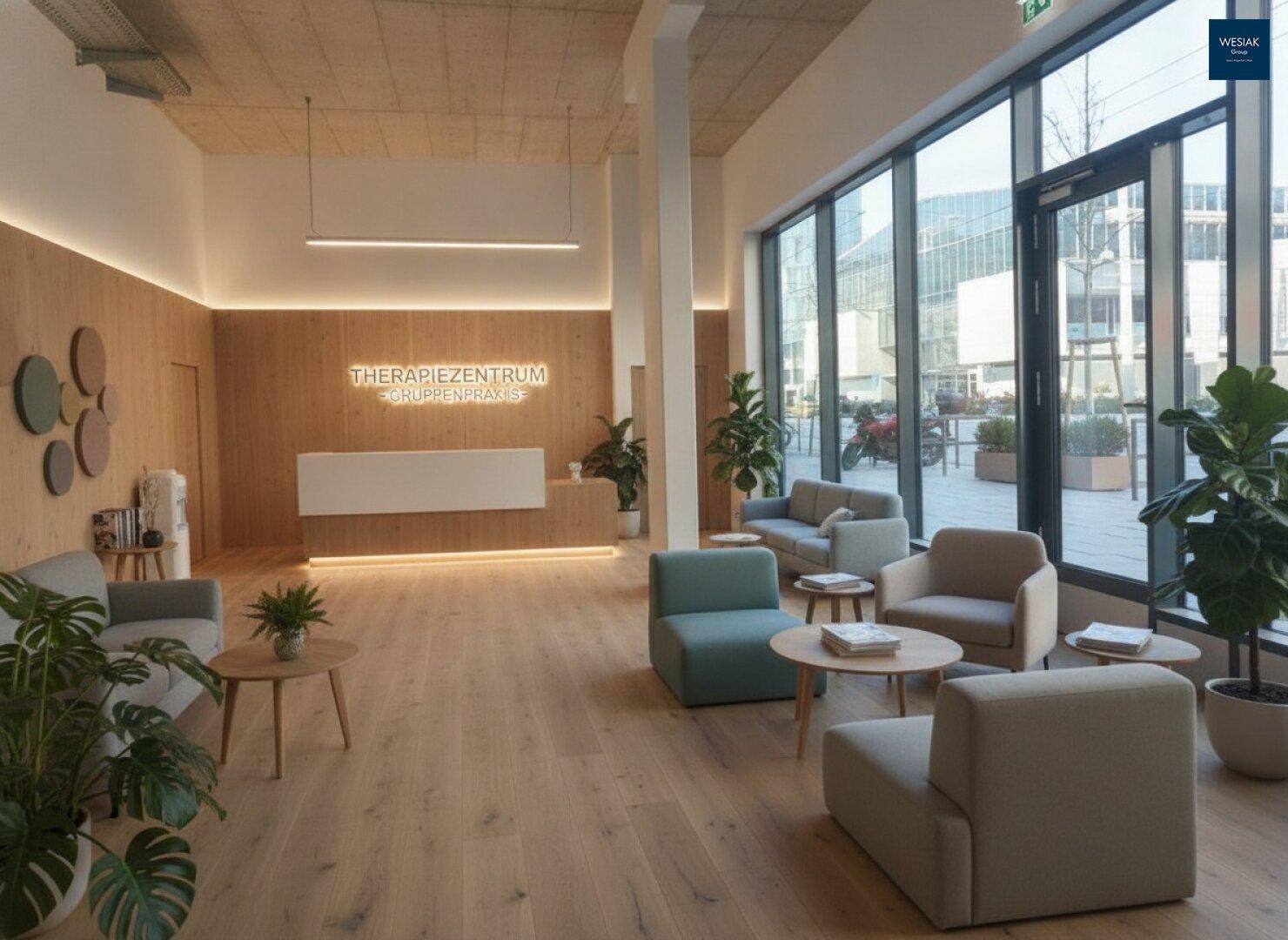Heller Empfangsbereich eines Therapiezentrums mit Holzvertäfelung, bequemen Sitzgelegenheiten und großen Fenstern.