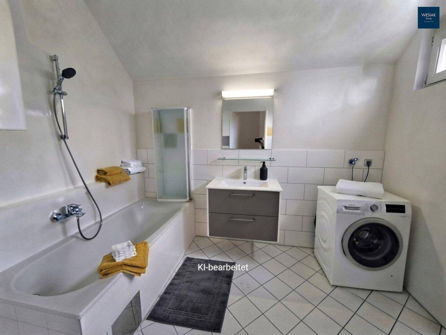 Funktionales Badezimmer mit Badewanne, Dusche, Waschbecken und integrierter Waschmaschine.