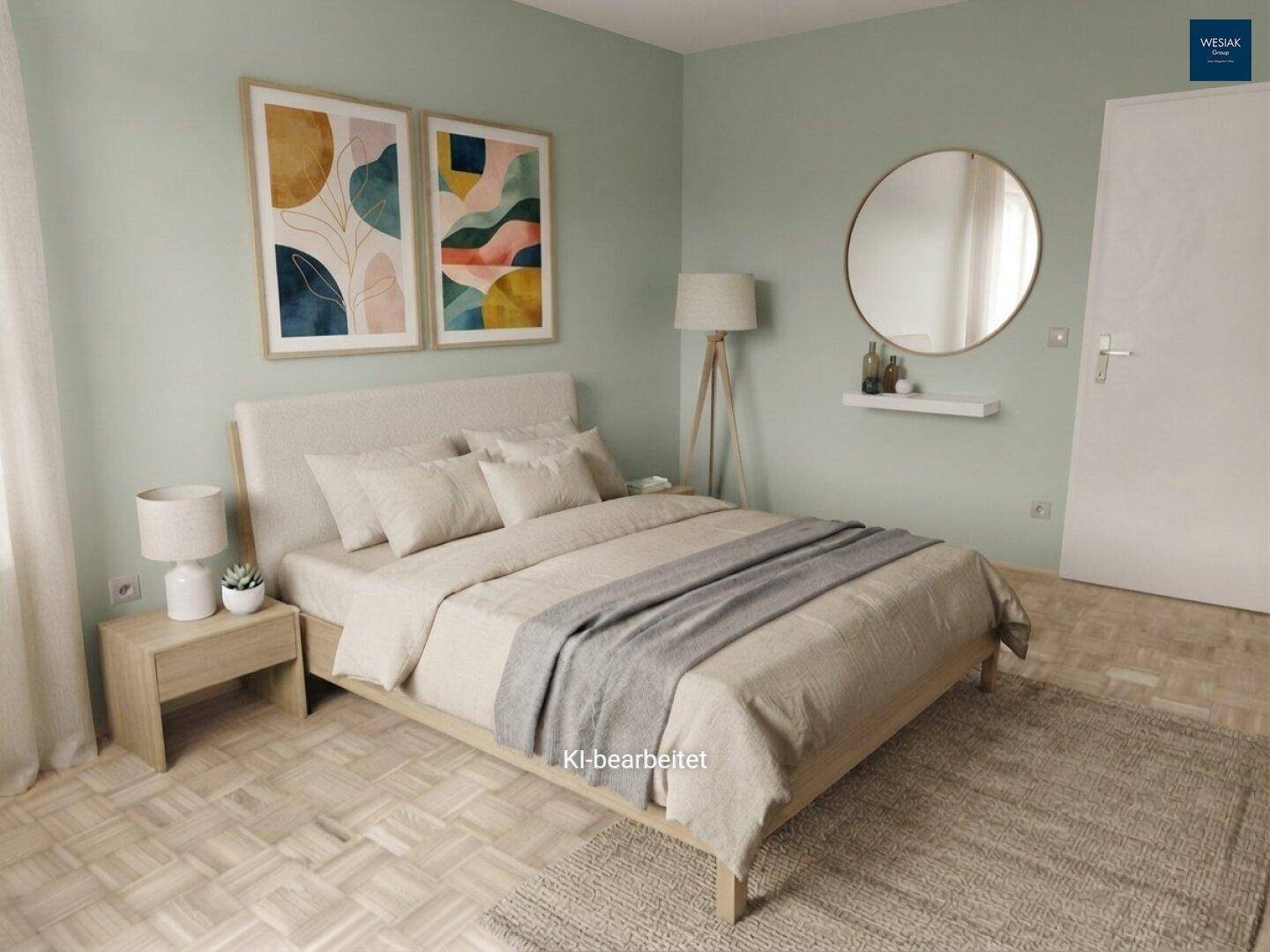 Gemütliches Schlafzimmer mit hellem Bett, modernen Bildern und einem runden Spiegel an der grünen Wand.