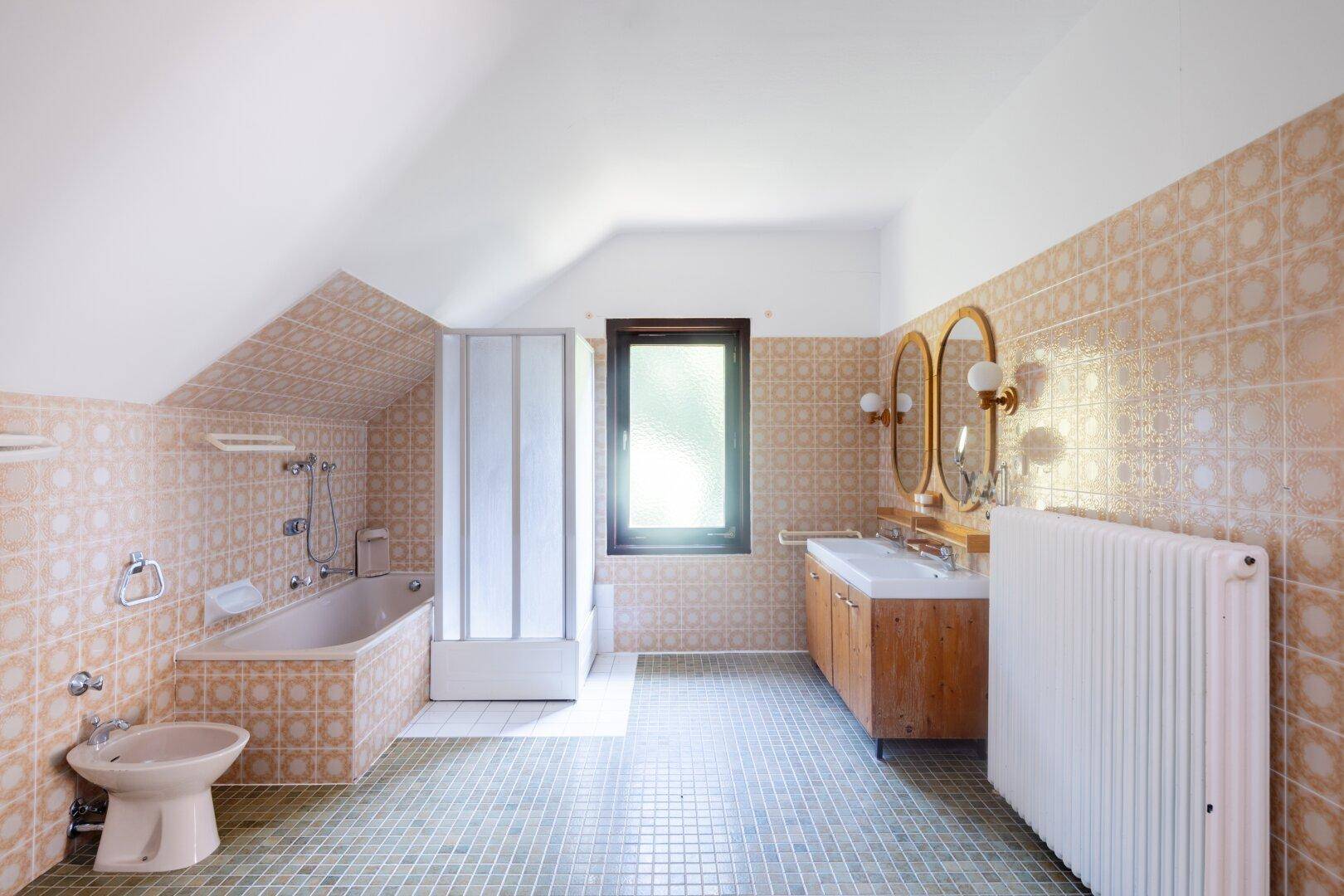 Badezimmer im Obergeschoß