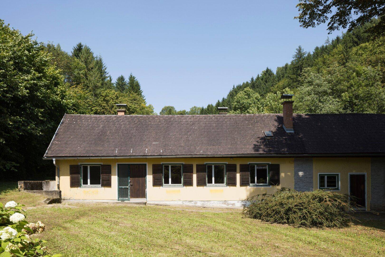 Einstöckiges Kanzleigebäude