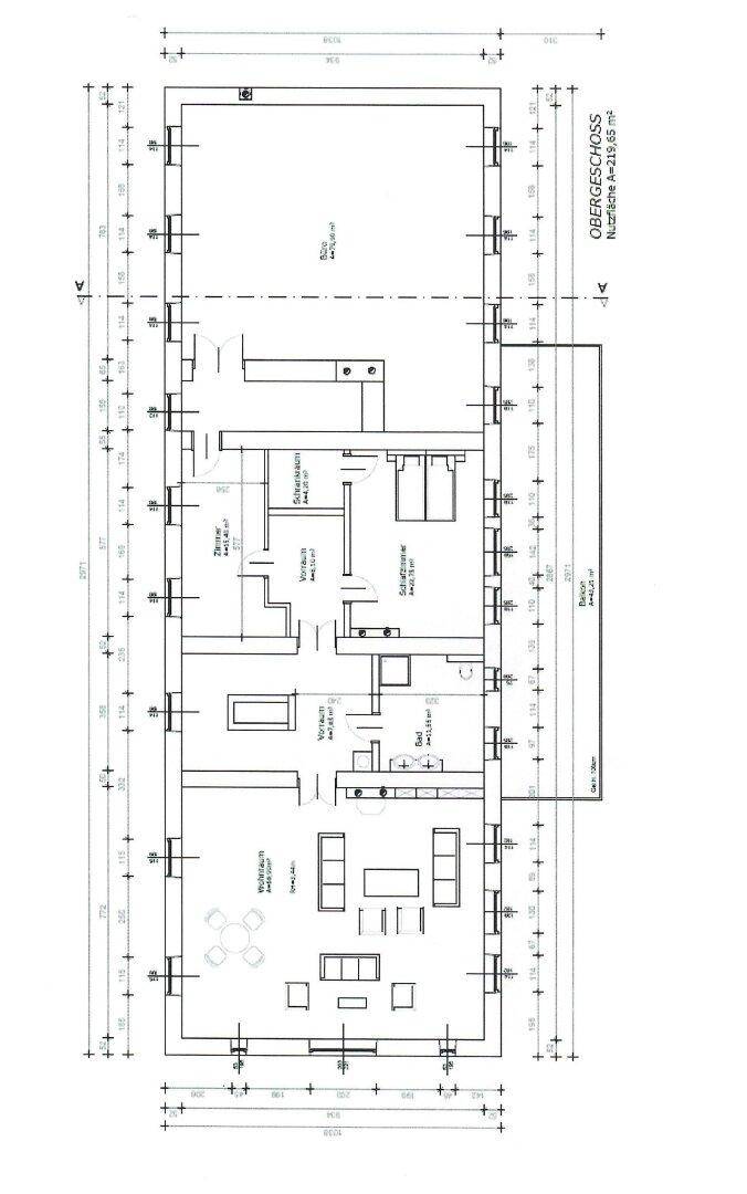 Grundriss des Obergeschosses mit Schlafzimmern, Bädern und Balkonzugang.