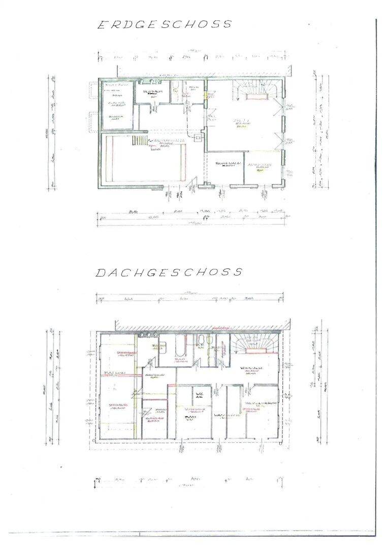 Grundrisspläne für Erd- und Dachgeschoss mit detaillierter Raumaufteilung.