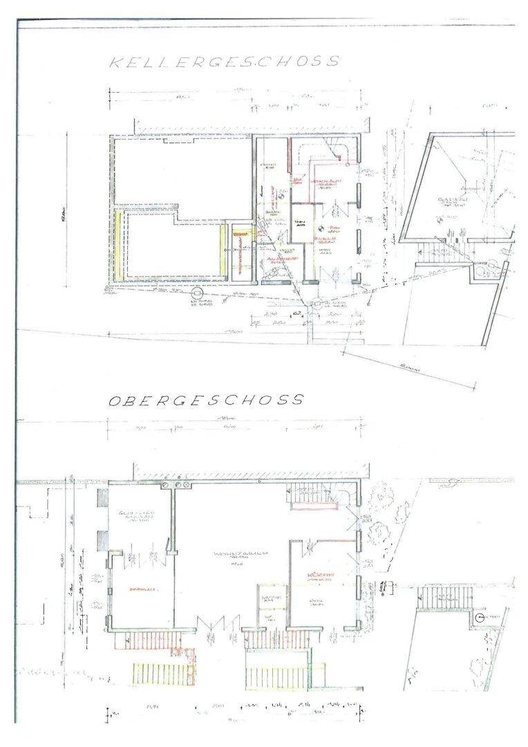 Grundrisspläne für Keller- und Obergeschoss mit Raumaufteilung und Treppen.