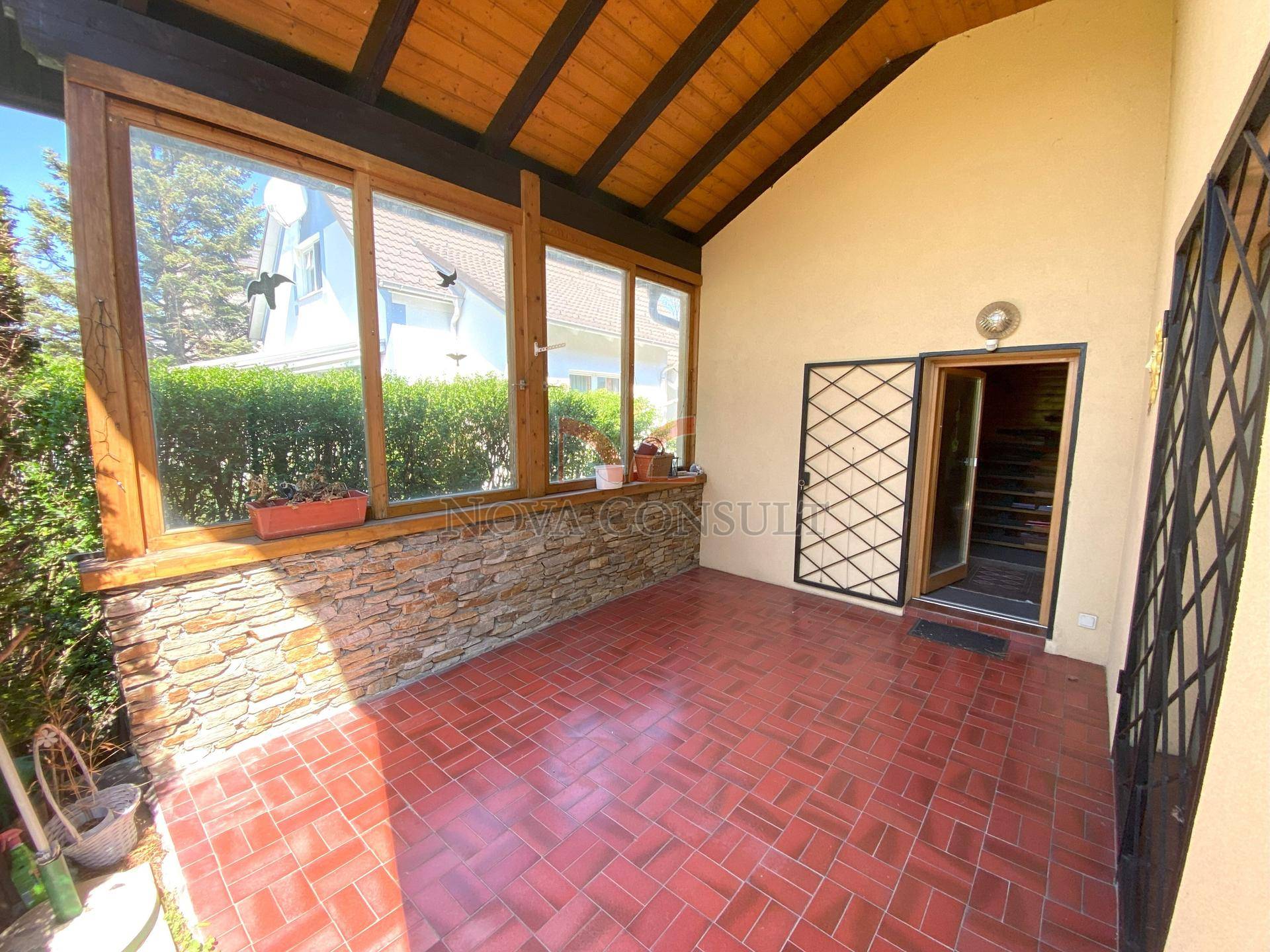 überdachte Terrasse