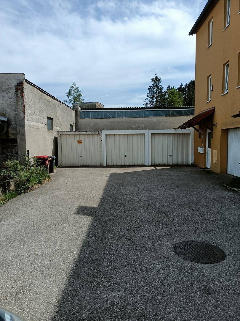 Garage (links)