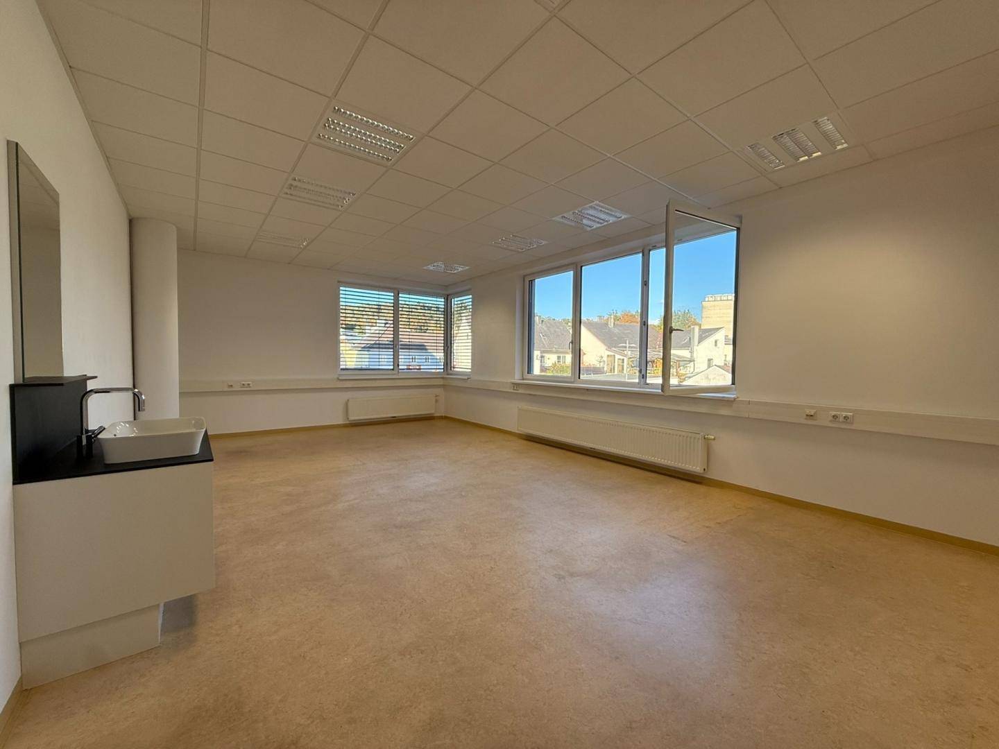 Vielseitige Geschäftsfläche in bester Lage – ideal für Büro, Praxis oder Dienstleistung – pohled 4