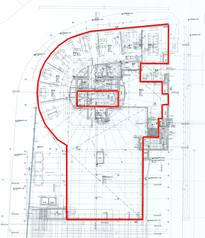 Ausschnitt eines architektonischen Grundrisses, der einen Teil des runden Gebäudes mit rot markiertem Bereich zeigt.
