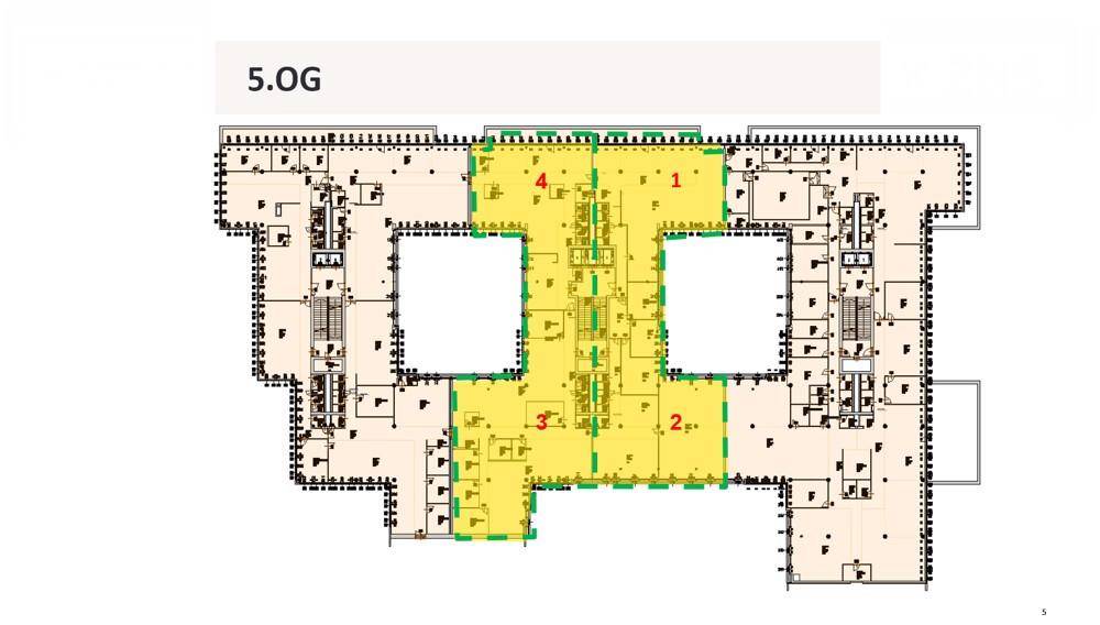 Grundriss des fünften Obergeschosses mit hervorgehobenen Bereichen und flexiblen Bürolayouts.