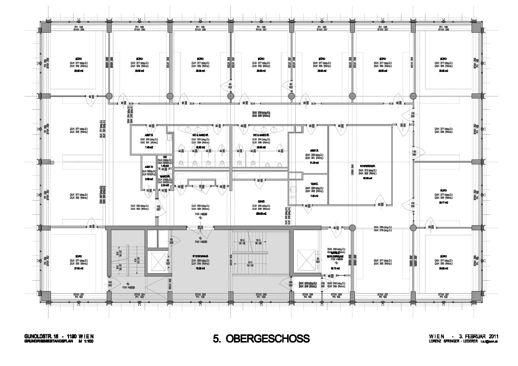 Grundriss des fünften Obergeschosses mit Büroeinheiten, Teeküche und Sanitäranlagen.