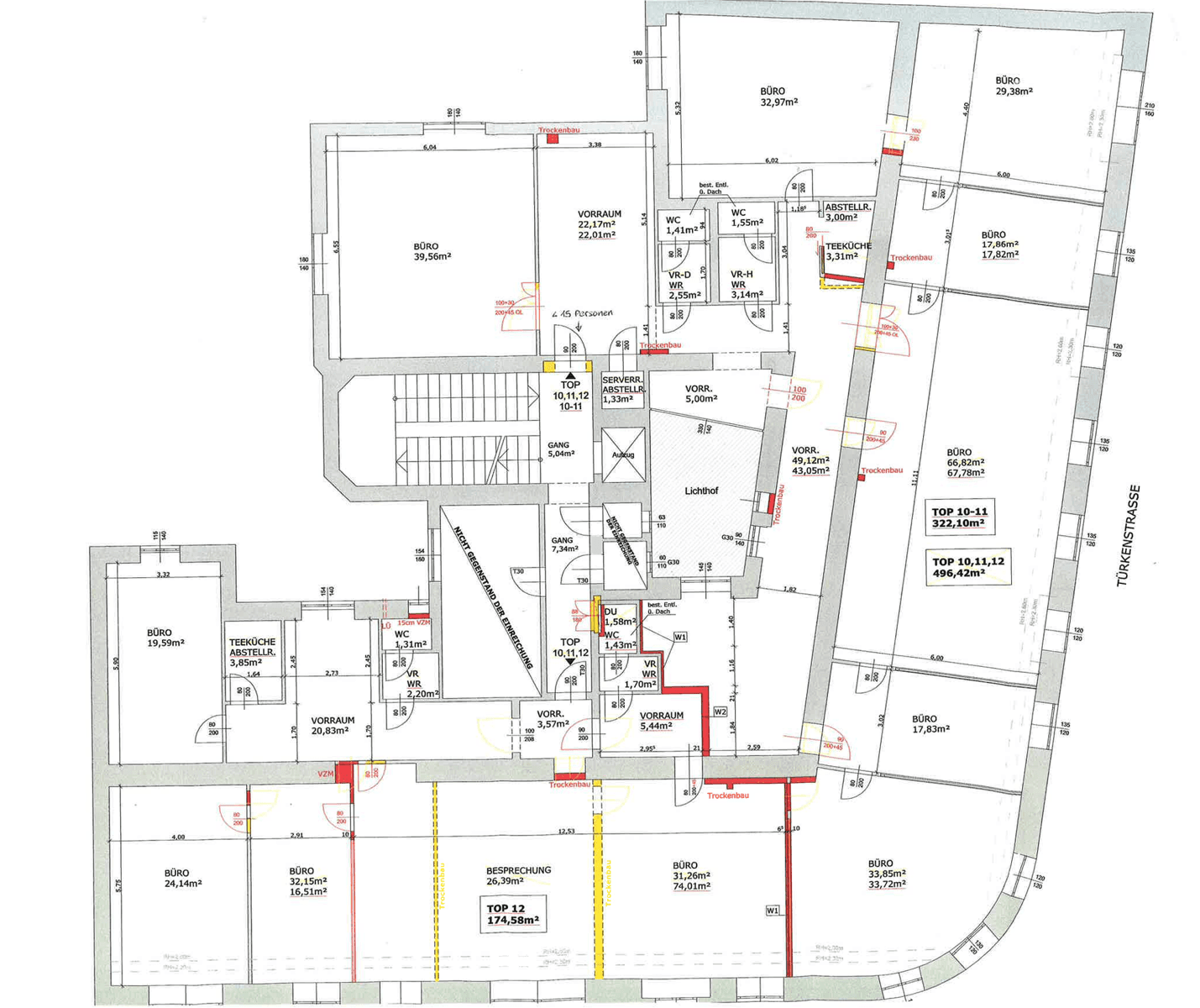 Detaillierter Grundriss mit mehreren Büroräumen, Teeküchen und Aufzug auf einer Etage.