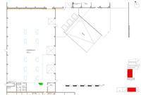Grundriss einer großen Halle mit angrenzenden kleineren Räumen und einem schrägen Anbau.