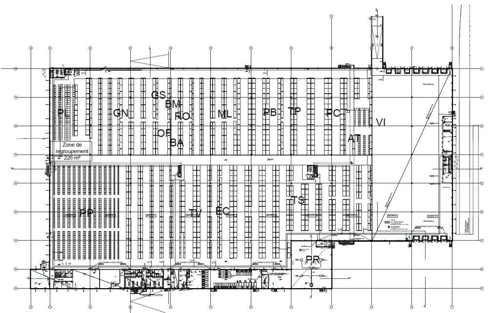 Grundriss der Lagerhalle mit detaillierter Anordnung der Regalsysteme und Arbeitsbereiche.
