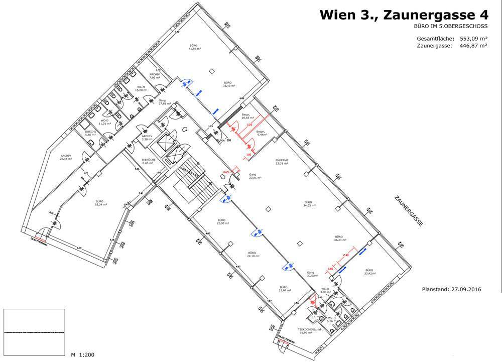 Grundriss eines Bürogebäudes im Obergeschoss mit mehreren Büroräumen und Sanitäranlagen.
