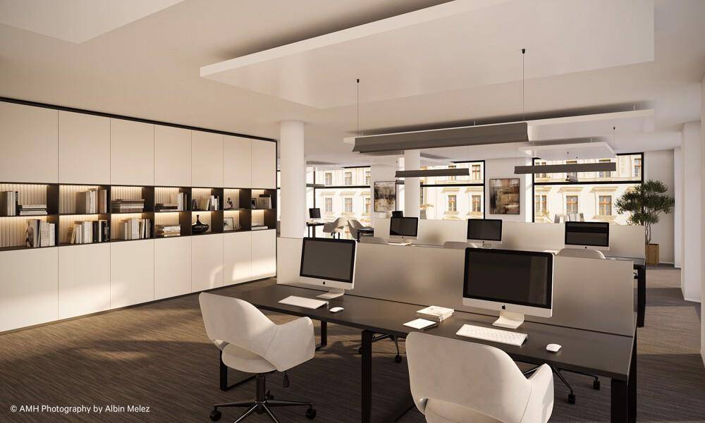 Modern eingerichtetes Büro mit mehreren Arbeitsplätzen, integrierten Regalen und Blick auf die Stadt.