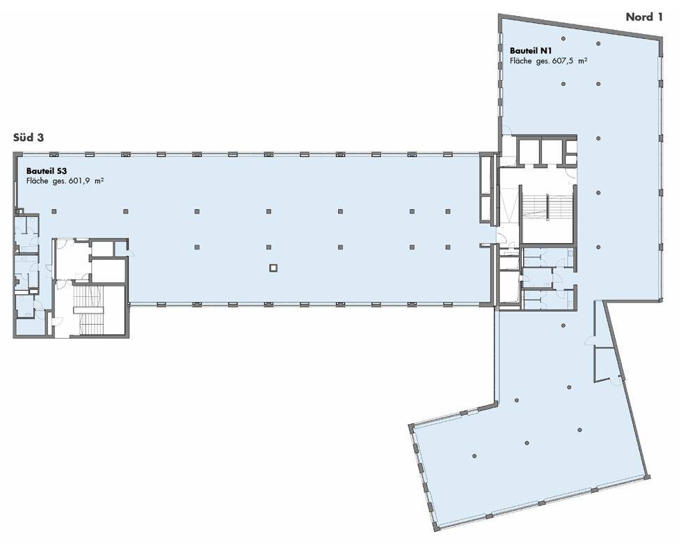 Grundriss eines Bürogebäudes mit verschiedenen Bauteilen und Flächenangaben.