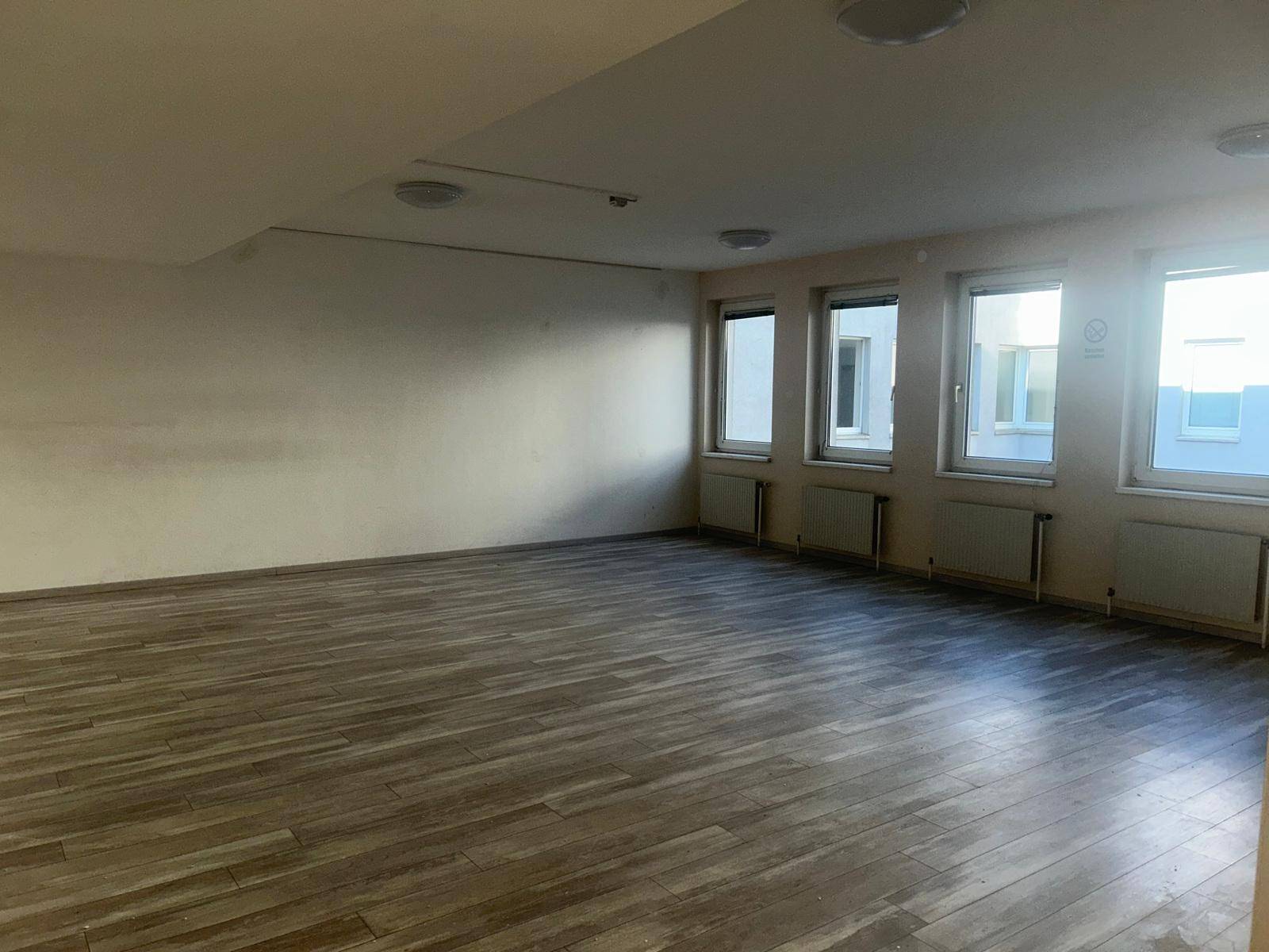 Büro 1.3.jpeg
