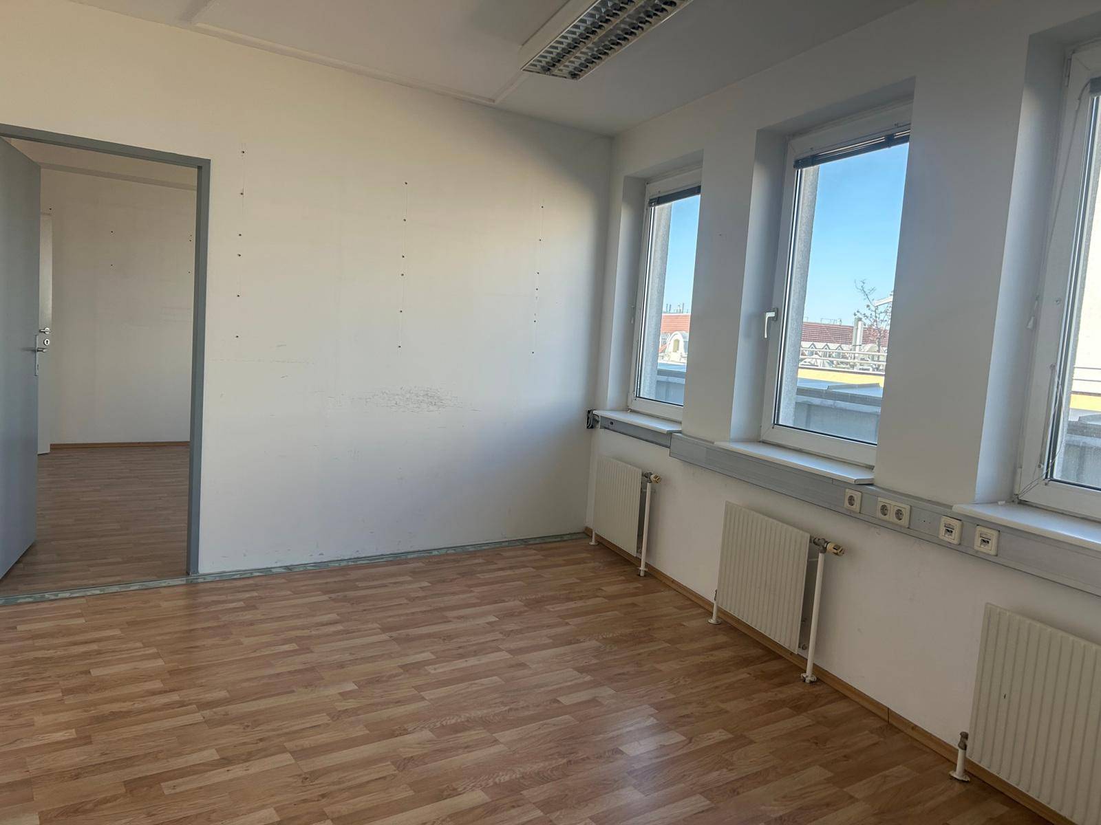 Büro 1.4.jpeg