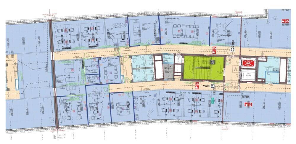Ausführlicher Büro-Grundriss mit vielen Arbeitsplätzen, Besprechungsräumen und Gemeinschaftsbereichen.