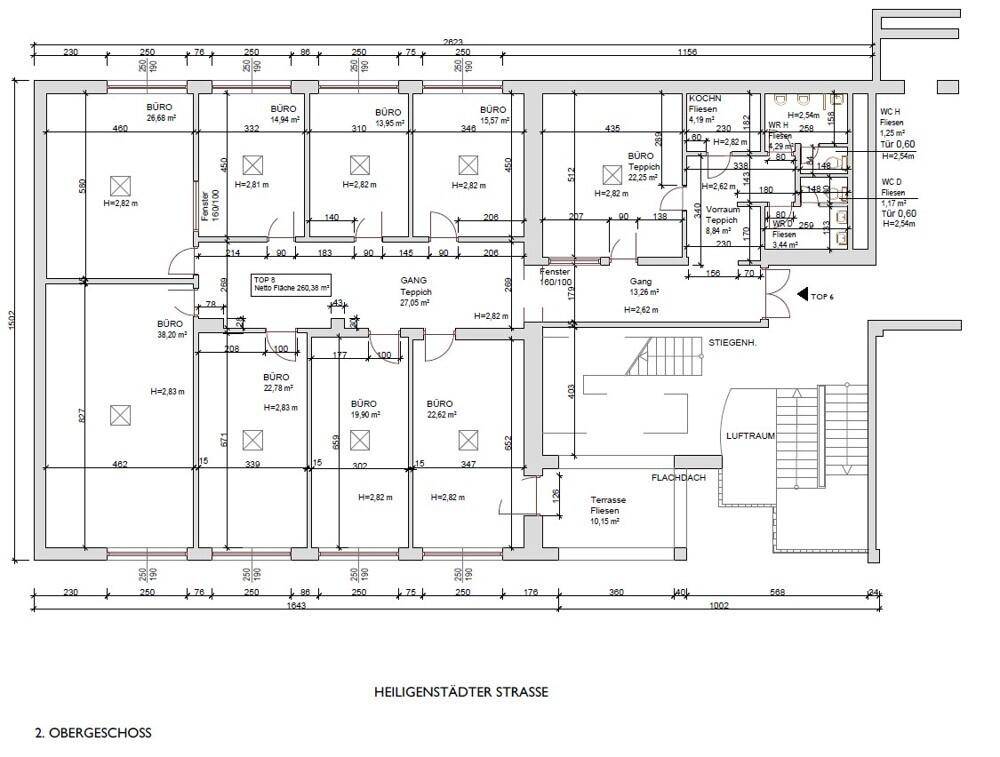 Grundriss des 2. Obergeschosses mit Büros, Küche, Sanitäranlagen und einer Terrasse.