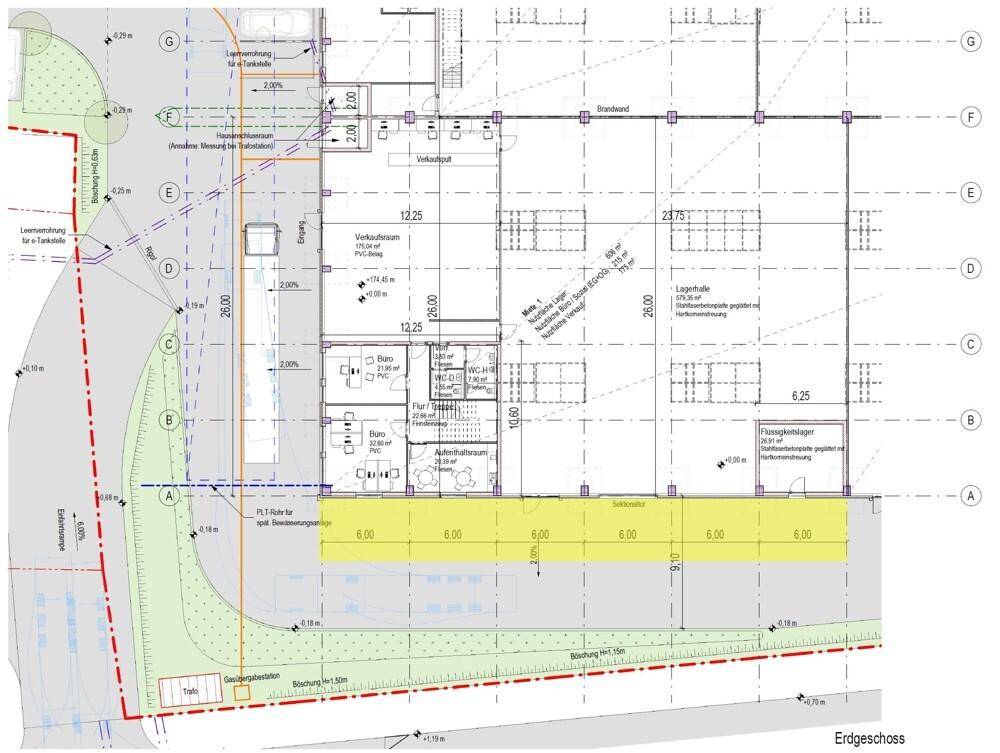 Grundrissplan eines Gewerbegebäudes mit Verkaufsraum, Büros und einer großen Lagerhalle.