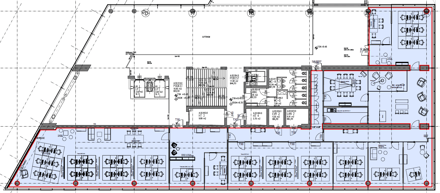 Büro-Grundrissplan mit flexiblen Arbeitsbereichen, Besprechungsräumen und einem Lift.