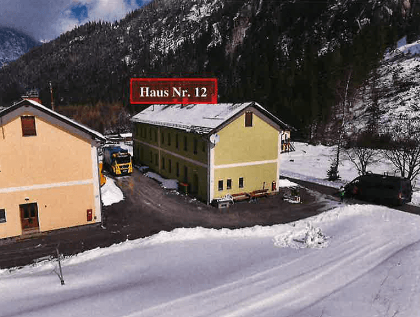 Luftaufnahme von Südwesten Wohnhaus Anlaufstraße 12.png