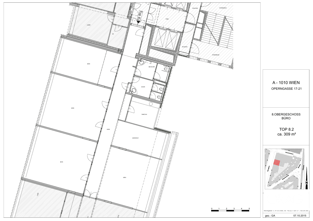 Grundriss des 8. Obergeschosses mit mehreren Büroräumen, Sanitäranlagen und einem Aufzugsbereich für Top 8.2.