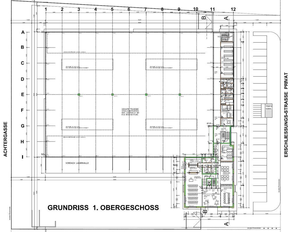 Grundriss des ersten Obergeschosses mit Büroräumen, Lagerflächen und angrenzenden Parkplätzen.