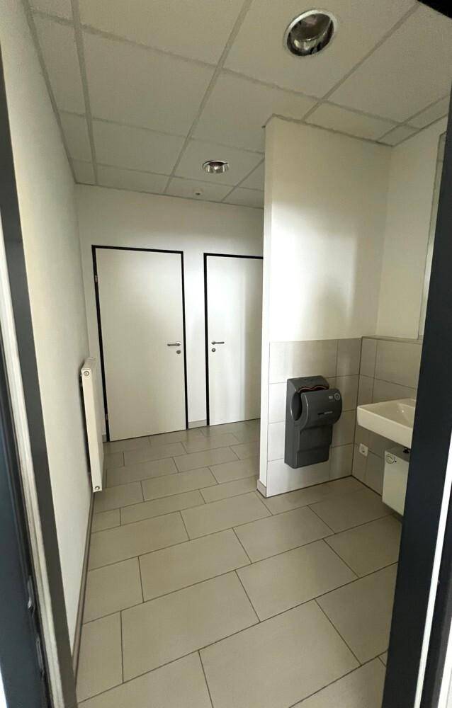 WC Damen 2