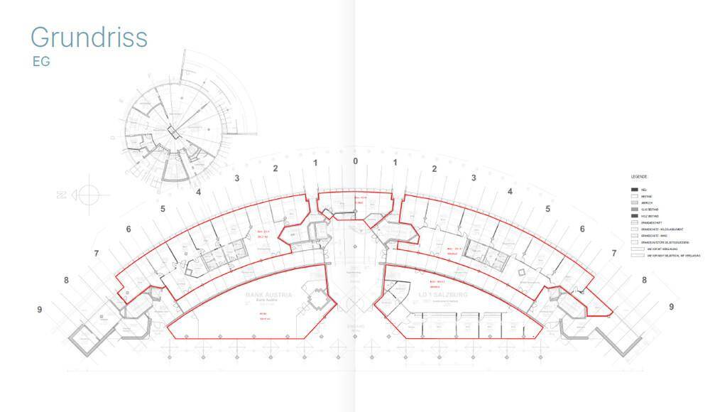 Dieser Grundriss zeigt das Erdgeschoss eines Gebäudes mit geschwungener Architektur und mehreren Wohneinheiten, einige davon mit Balkonen oder Terrassen.