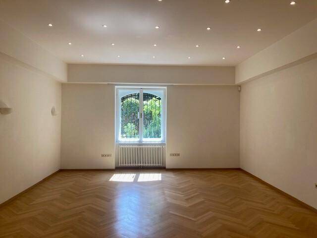 Büro 1