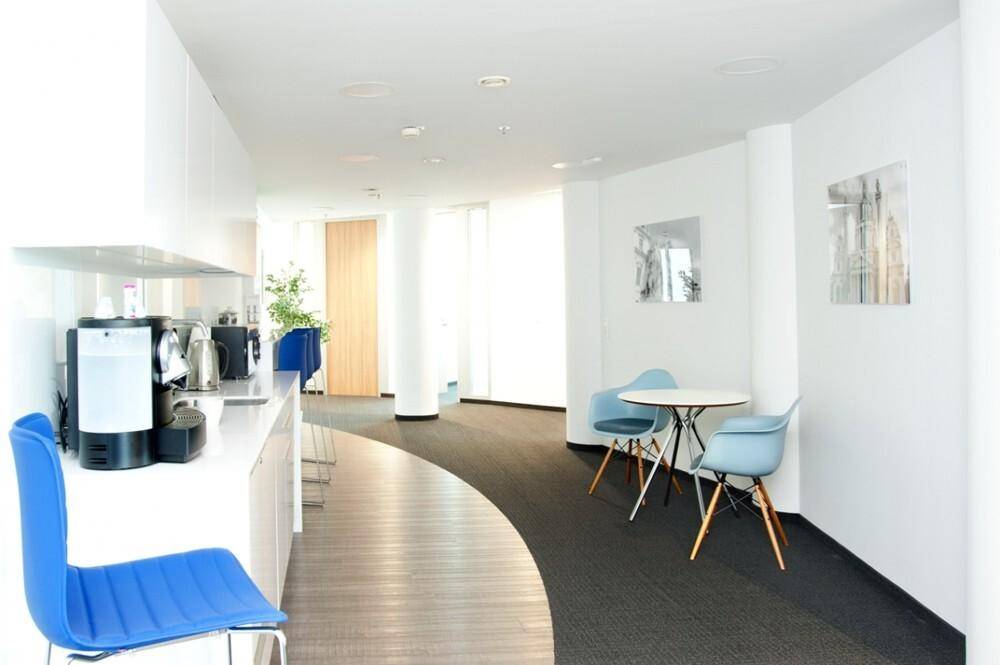 Regus Business Office im Millennium Tower – pohled 5