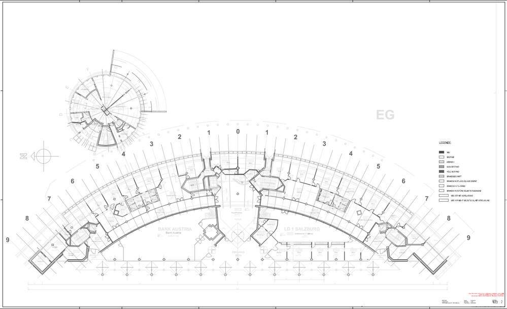 Detaillierter Grundriss eines großen, geschwungenen Gebäudes mit mehreren Einheiten und einem runden Anbau.