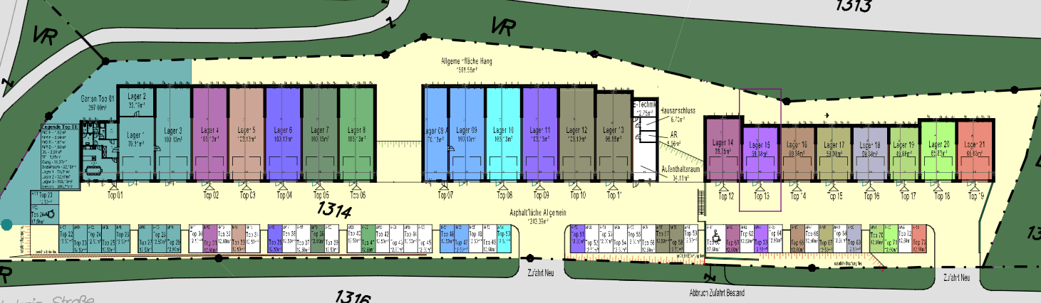 Detaillierter Gesamtgrundriss des Lagerkomplexes mit einzelnen Einheiten, Parkflächen und umliegenden Straßen.