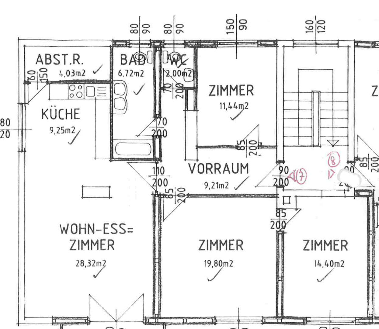 Detaillierter Grundriss der Wohnung mit Küche, Bad, WC, Wohn-Esszimmer und mehreren Zimmern.