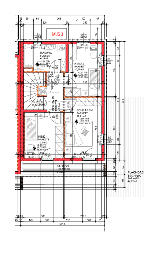 Grundriss des Obergeschosses mit drei Schlafzimmern, Bad und einem Balkon.