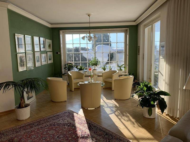 Zweifamilienhaus mit Pool - Mehr