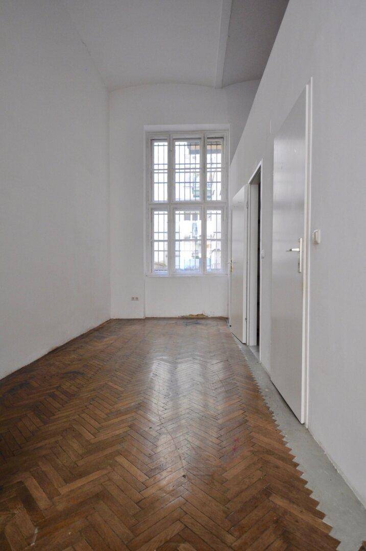 hofseitiger Raum