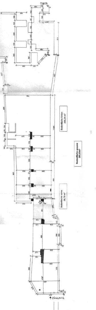 Detaillierter Grundriss des Gewerbeobjekts mit verschiedenen Bereichen und Abmessungen.