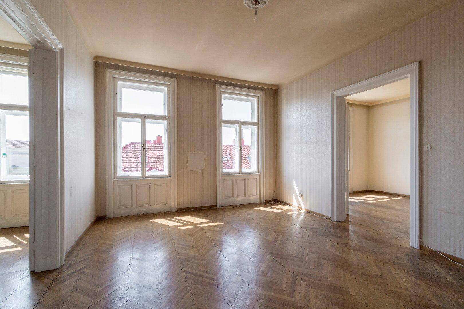 Südseitiger Altbau mit schönem Ausblick! Sanierungsbedürftige 3,5-Zimmer-Wohnung im 3. Stock - Ansicht 2