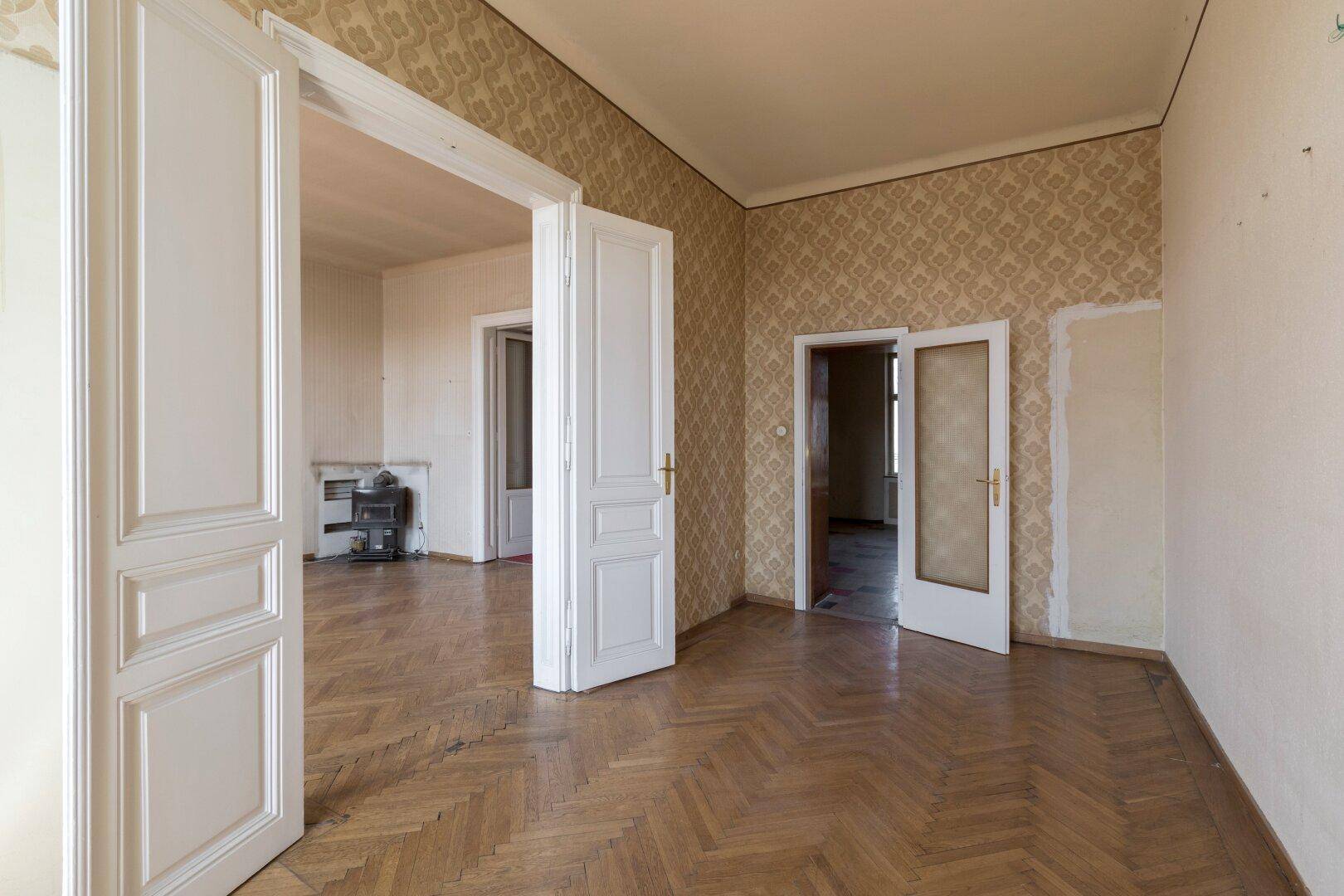 Südseitiger Altbau mit schönem Ausblick! Sanierungsbedürftige 3,5-Zimmer-Wohnung im 3. Stock - Ansicht 6